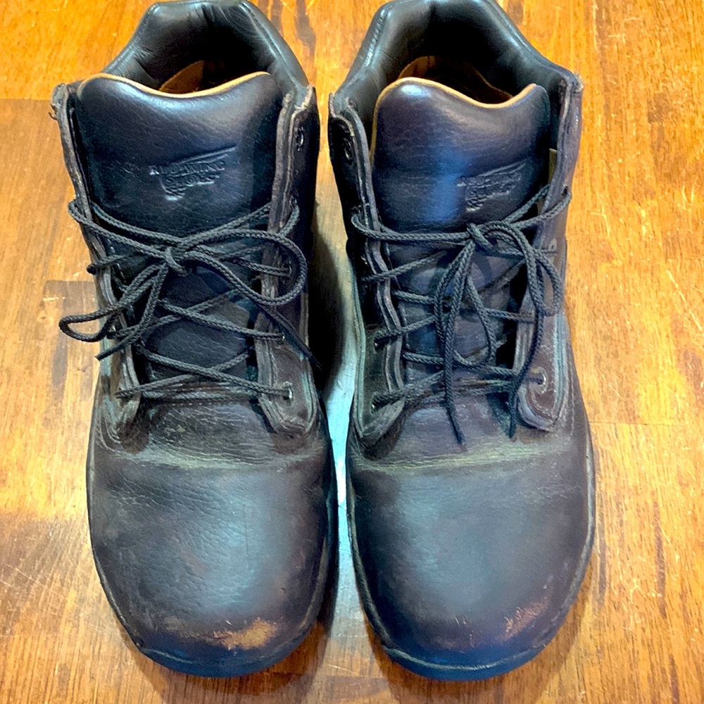 Red Wing 6707 Men’s Dark Brown Leather Chukka Boot.  Size 9.